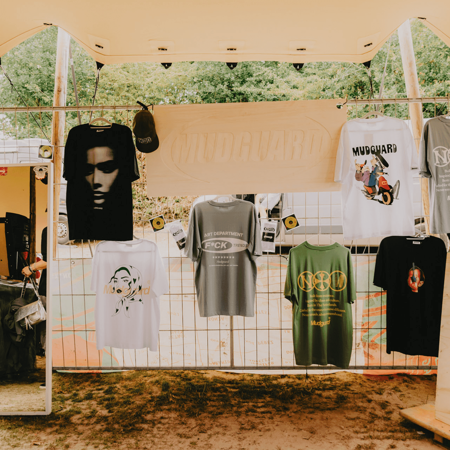 Mudguard Community Projects x Ploegendiensten store Mudguard Community Projects x Ploegendiensten store